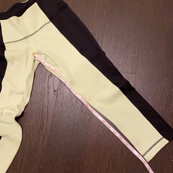 Lululemon Capri size 4 reversible - Picture 5 of 9